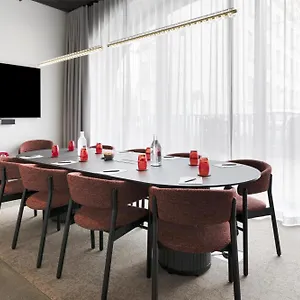 Radisson Red ホテル